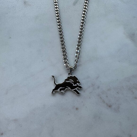 Detroit Lions Necklace - Silver Plated - 5mm Cuban - 22" Chain - Valentines Day - Picture 3 of 3